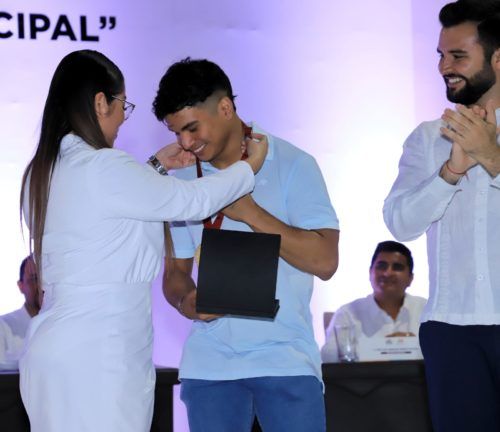 Galardonan a Herseleid Antonio como el mejor deportista de Chetumal