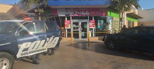 Intentan robar tienda de conveniencia rompiendo los cristales en Villas del Sol