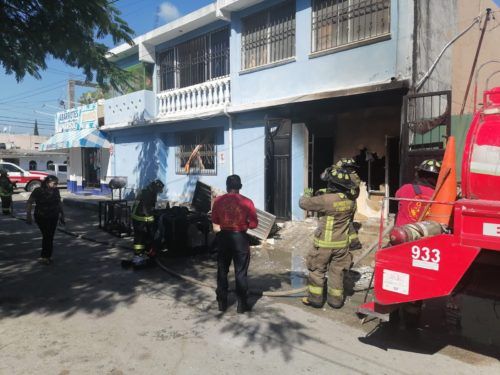 Provoca corto circuito incendio en el interior de un domicilio de Cancún