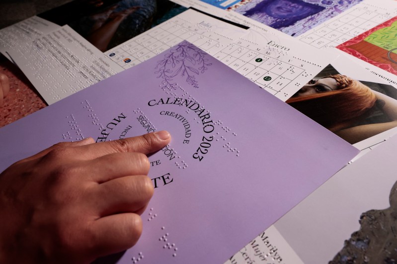 Artistas crean calendario inclusivo en braille - calendario-en-braille2-1024x683