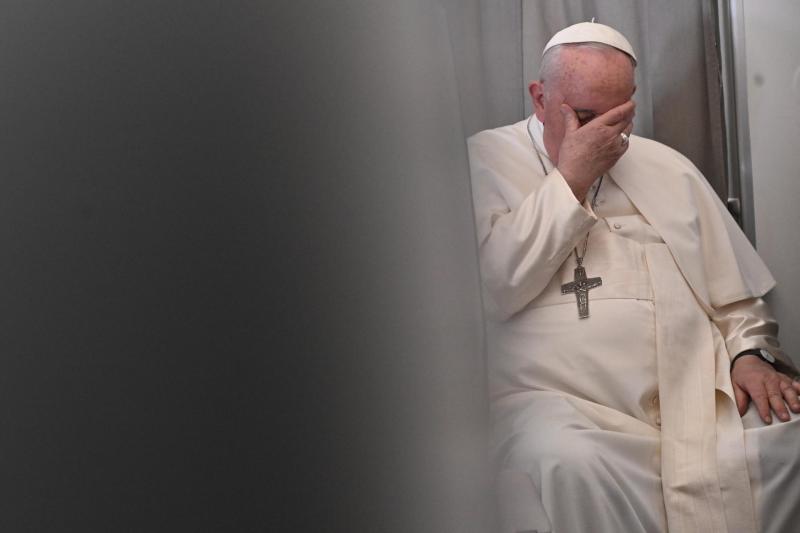 "Criminalización de homosexuales es una injusticia", acusa el papa Francisco - papa-francisco-en-vuelo-de-regreso-a-roma-1024x683