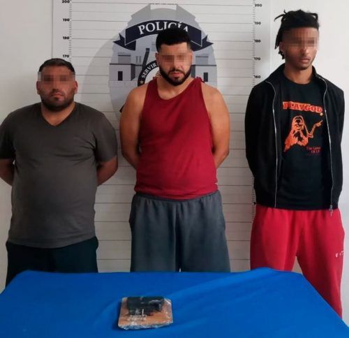 1,2,3 MUCHACHITOS A CORRER || Arrestados en Cancún porque traían una pistola .380 en el auto