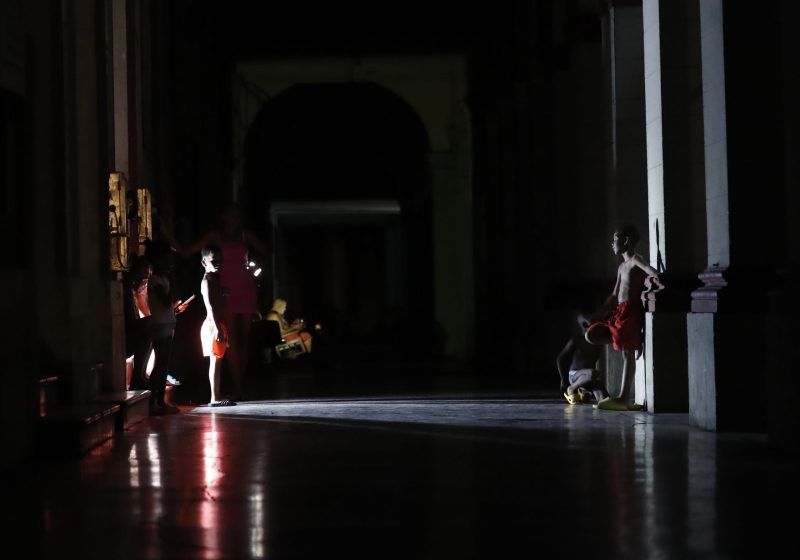 Empresa eléctrica informa sobre fallo en casi toda Cuba, el segundo en cinco días. Foto de EFE