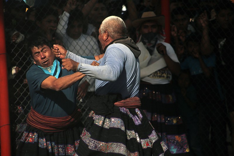 La sangre fluye en tradición ancestral en Guerrero - pelea-tradicional-de-zitlala-1024x682