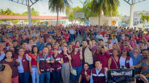 Toman protesta comités de Morena en Chetumal