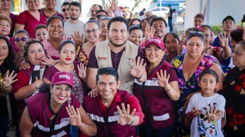 Toman protesta comités de Morena en Chetumal