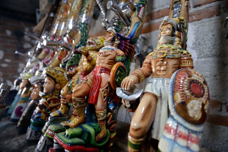 Mosquetones, el arte en madera que engalana los carnavales mexicanos - mosquetones-el-arte-en-madera-que-engalana-los-carnavales-mexicanos-2-1024x683