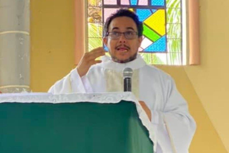 sacerdote Óscar Danilo Benavidez Dávila