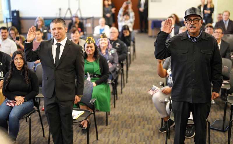 Veteranos mexicanos reciben la ciudadanía de Estados Unidos tras años deportados - veteranos-obtienen-ciudadania-de-eeuu-tras-decadas-deportados-en-mexico-2-1024x635