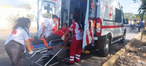 Alocado moto repartidor derrapa por el exceso de velocidad y falta de pericia