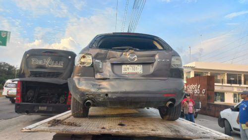 COMO SIEMPRE, IMPRUDENCIA Y EXCESO DE VELOCIDAD Camión Del Valle provoca carambola con cuatro autos más