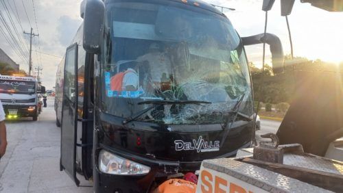 COMO SIEMPRE, IMPRUDENCIA Y EXCESO DE VELOCIDAD Camión Del Valle provoca carambola con cuatro autos más