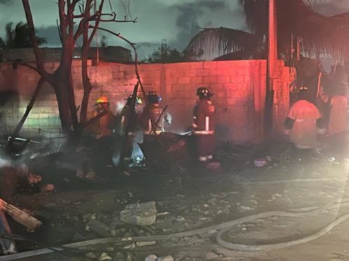 CUATRO FAMILIAS SE QUEDAN SIN HOGAR  Se registra un fuerte incendio de palapas en la Colonia Nueva Esperanza