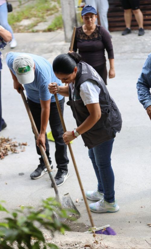 Encabeza Blanca Merari el programa Talacha en tu colonia