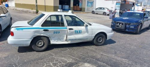 Imprudente taxista manda al hospital a un automovilista