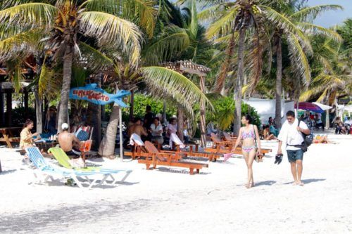 Refuerzan la vigilancia en playas de Puerto Morelos por el fin de semana largo
