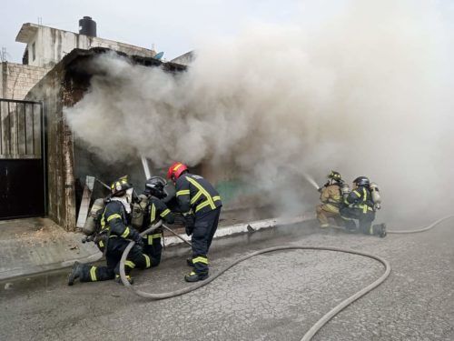 Se incendia predio invadido por pepenadores en la colonia 28 de Julio
