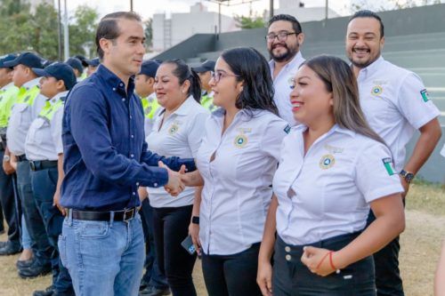 Diego Castañón entrega nuevos vehículos para bridar servicios de calidad a familias de Tulum