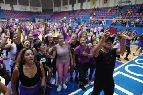 También bailaron las mujeres para conmemorar el 8M