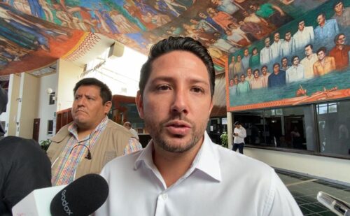 Tiene 15 días dirigiendo el PVEM, y Renán “se auto destapa” al presidencia de Cozumel
