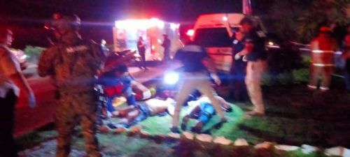 Aparatosa carambola deja dos lesionados en la carretera Tulum-Playa del Carmen