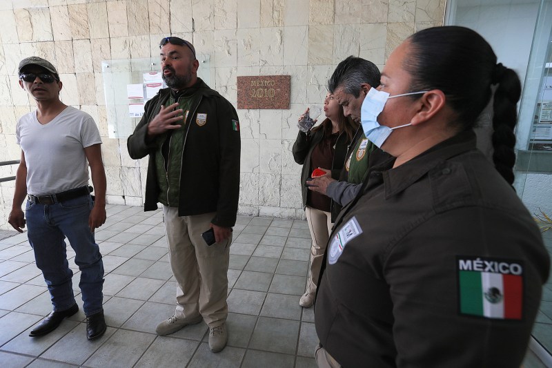 Agentes del INM protestan en Ciudad Juárez por compañeros detenidos - agentes-del-inm-protestan-en-ciudad-juarez-por-companeros-detenidos-1-1024x683