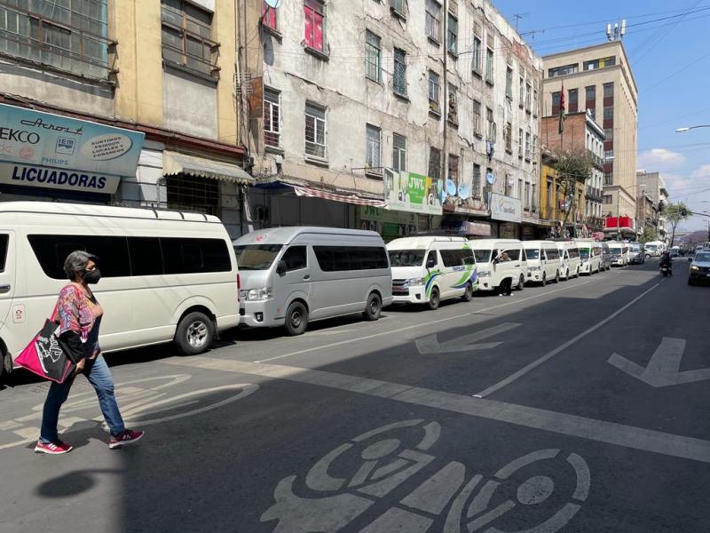Autobuses llegan para concentración por conmemoración de la Expropiación Petrolera - camiones-expropiacion-petrolera5
