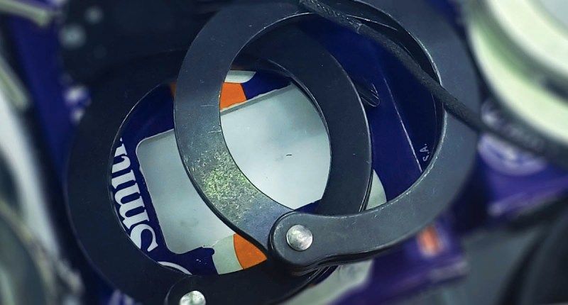 Detenido detención esposas arresto