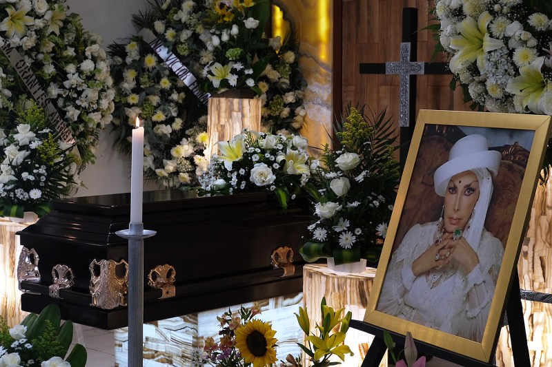 Familiares recuerdan a Irma Serrano como una mujer libre - irma-serrano-funeral-1024x682