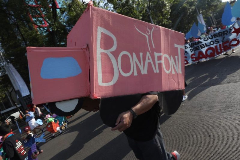 Indígenas mexicanos marchan contra despojo de agua de Gobierno y empresas - indigenas-mexicanos-marchan-contra-despojo-de-agua-de-gobierno-y-empresas-1024x683