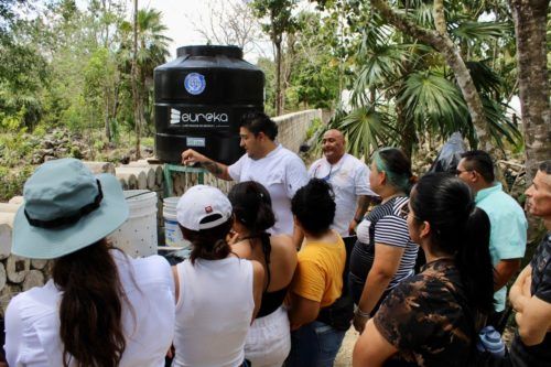 Estudiantes de la Unicaribe conocen en Leona Vicario procesos de producción de la miel y tilapia