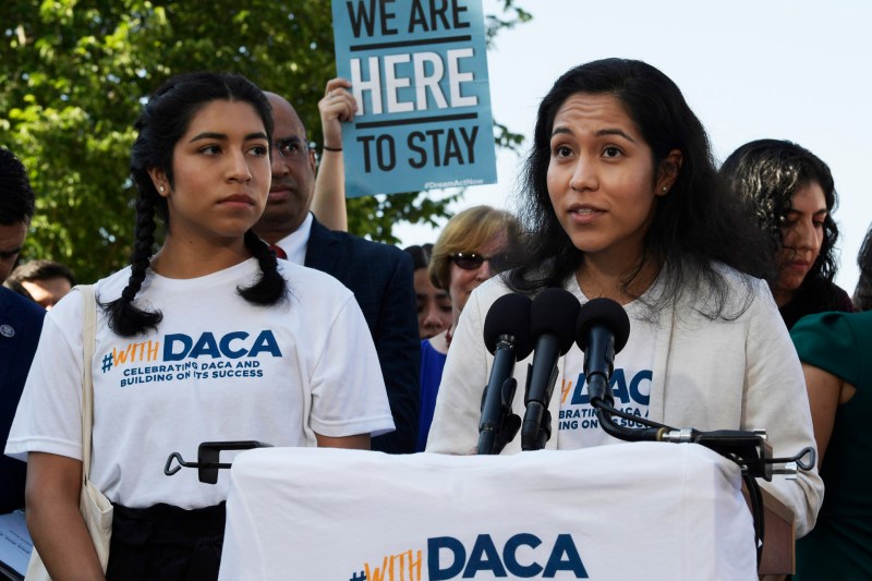 Medida de DeSantis dejará a jóvenes migrantes sin completar sus estudios - medida-de-desantis-dejara-a-jovenes-migrantes-sin-completar-sus-estudios-2-1024x683