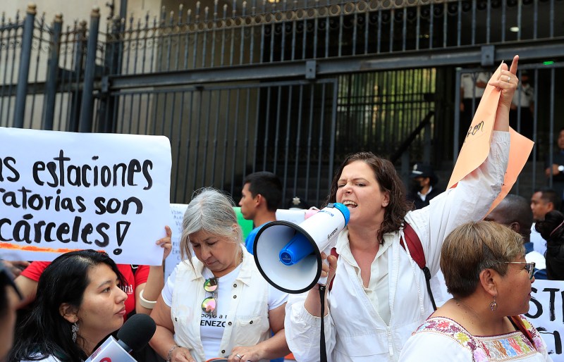 Migrantes protestan en solidaridad con víctimas de incendio en Ciudad Juárez - migrantes-protestan-en-solidaridad-con-victimas-de-incendio-en-ciudad-juarez-1-1024x658