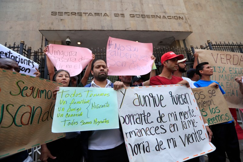 Migrantes protestan en solidaridad con víctimas de incendio en Ciudad Juárez - migrantes-protestan-en-solidaridad-con-victimas-de-incendio-en-ciudad-juarez-2-1024x683