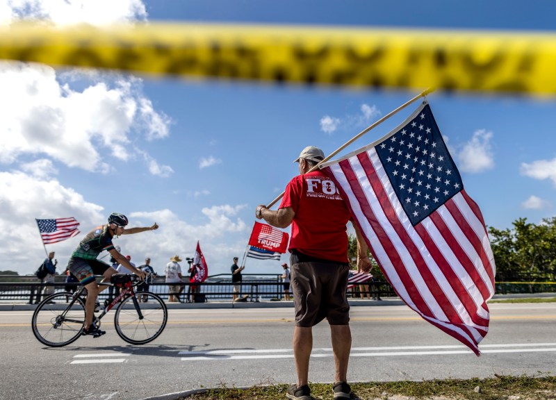 Tras imputación, grupos protestan a favor de Trump en Florida - tras-imputacion-grupos-protestan-a-favor-de-trump-en-florida-2-1024x738