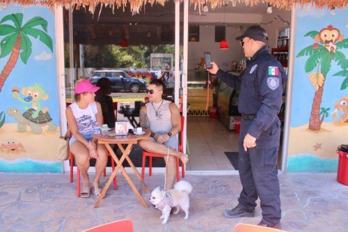 Mantiene Seguridad Pública de Puerto Morelos acercamiento con negocios en la zona turística