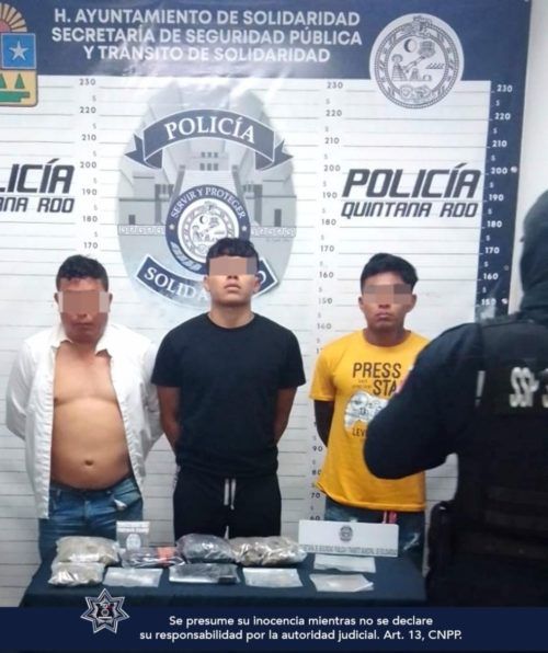 PURAS FINAS PERSONAS  Caen distribuidores de drogas en Playa del Carmen, uno de ellos moto taxista