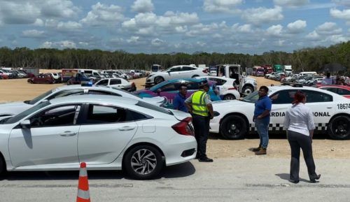 Tres muertos y siete vehículos involucrados, accidente paraliza la salida de Playa del Carmen hacia Tulum