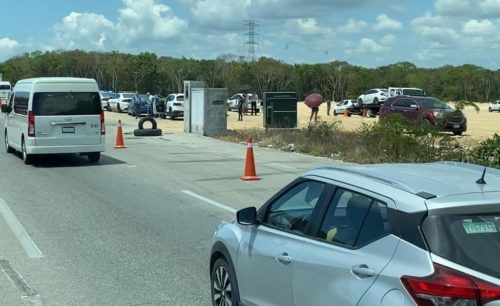 Tres muertos y siete vehículos involucrados, accidente paraliza la salida de Playa del Carmen hacia Tulum