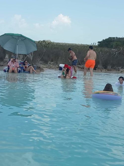 TURISTAS NOCIVOS  Visitaron Bacalar para vandalizar los estromatolitos