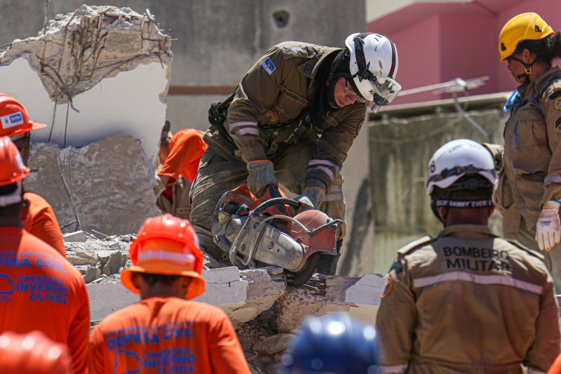 Al menos cinco muertos por desplome de edificio en Brasil - el-desplome-de-un-edificio-residencial-en-brasil-deja-al-menos-cinco-muertos-1024x683