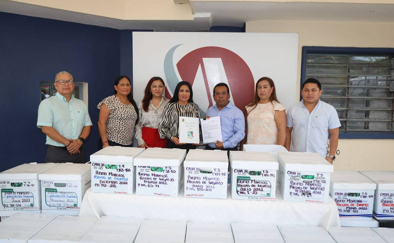 Entrega Blanca Merari al Auditor Superior del Estado la cuenta pública 2022 de Puerto Morelos