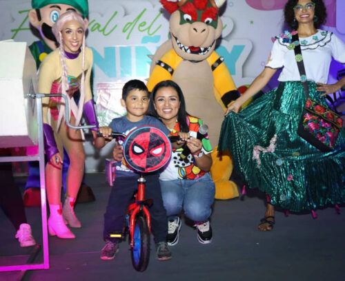 Celebra en grande Blanca Merari a las niñas y niños de Puerto Morelos