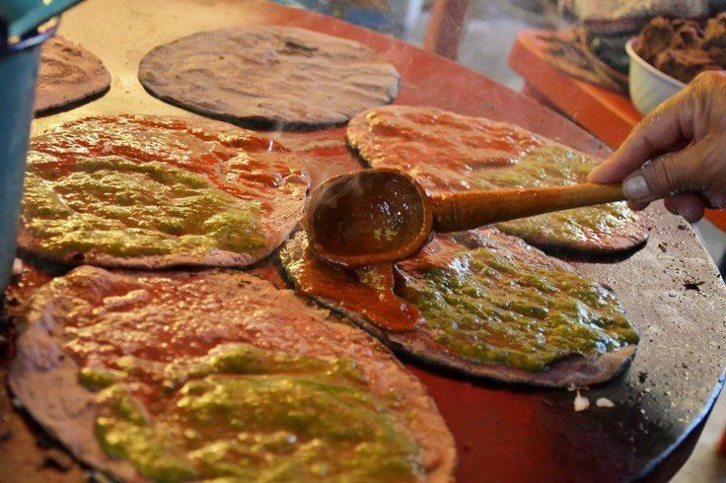 Celebran en Puebla las memelas, comida de gobernantes que ahora es del pueblo. Foto de EFE