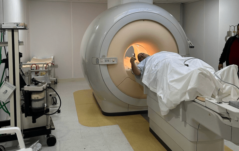 "Estoy bien y en proceso de estudios", confirma Enrique Alfaro. Foto de Twitter Enrique Alfaro