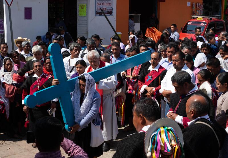 Indígenas tzotziles de Chiapas realizan procesión de Viernes Santo - tzotziles-chiapas-semana-santa-1024x709