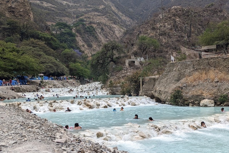 Mexicanos vuelven a una Semana Santa marcada por el turismo local y tradición - tolantongo2-1024x682