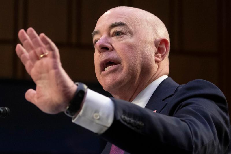 Migrantes deben llegar a EE.UU. por la vía legal o serán "devueltos", advierte Mayorkas - alejandro-mayorkas-mexico-carteles-mexicanos-1024x683