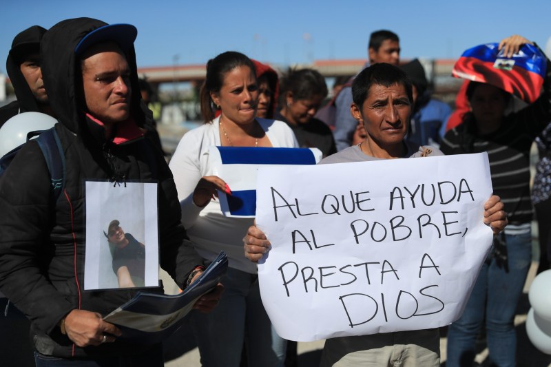 Migrantes escenifican viacrucis y exigen justicia por la tragedia de Ciudad Juárez - migrantes-escenifican-viacrucis-y-exigen-justicia-por-la-tragedia-de-ciudad-juarez-2-1-1024x683