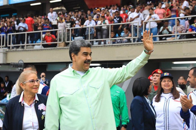 Fotografía cedida por Prensa de Miraflores del líder de Venezuela, Nicolás Maduro, junto a la primera dama, Cilia Flores. Oposición venezolana denuncia "poca voluntad" del régimen para defender DD.HH. EFE/ Prensa De Miraflores.